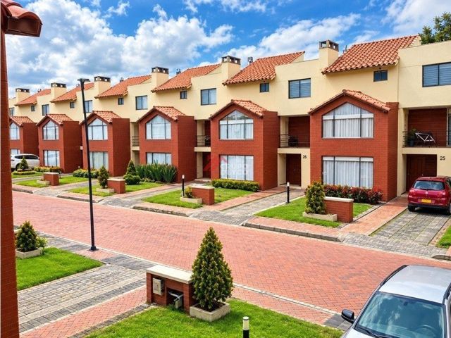 Casa en arriendo en conjunto cerrado — Cota centro, 168 m²